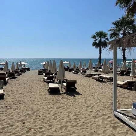 Golem Beach Apartament Hostel *